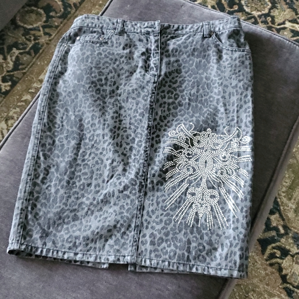 Denim skirt animal print